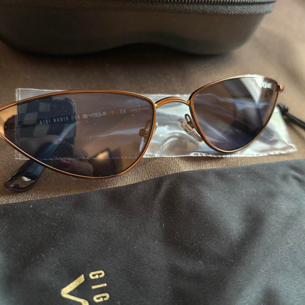 Gigi Hadid for Vogue sunglasses new in case full inclusion - Picture 3 of 7
